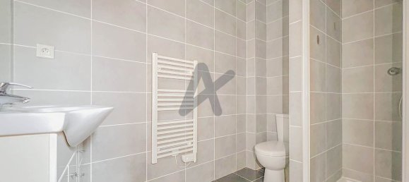 Dúplex de 2 dormitorios en Bessenay, France No. 204564 6