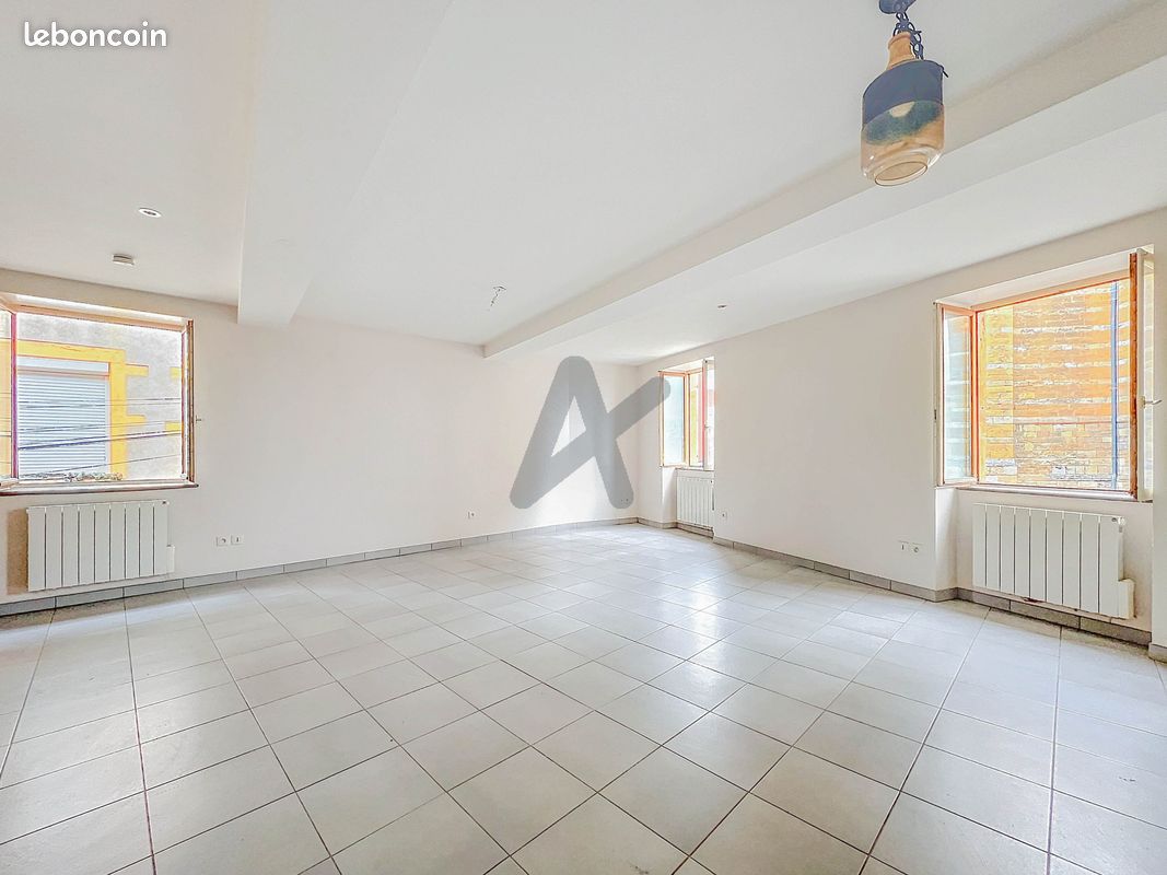 Dúplex de 2 dormitorios en Bessenay, France No. 204564