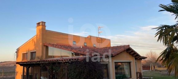 3 Schlafzimmer Haus in Villaturiel, Spain, Nr. 60993 2