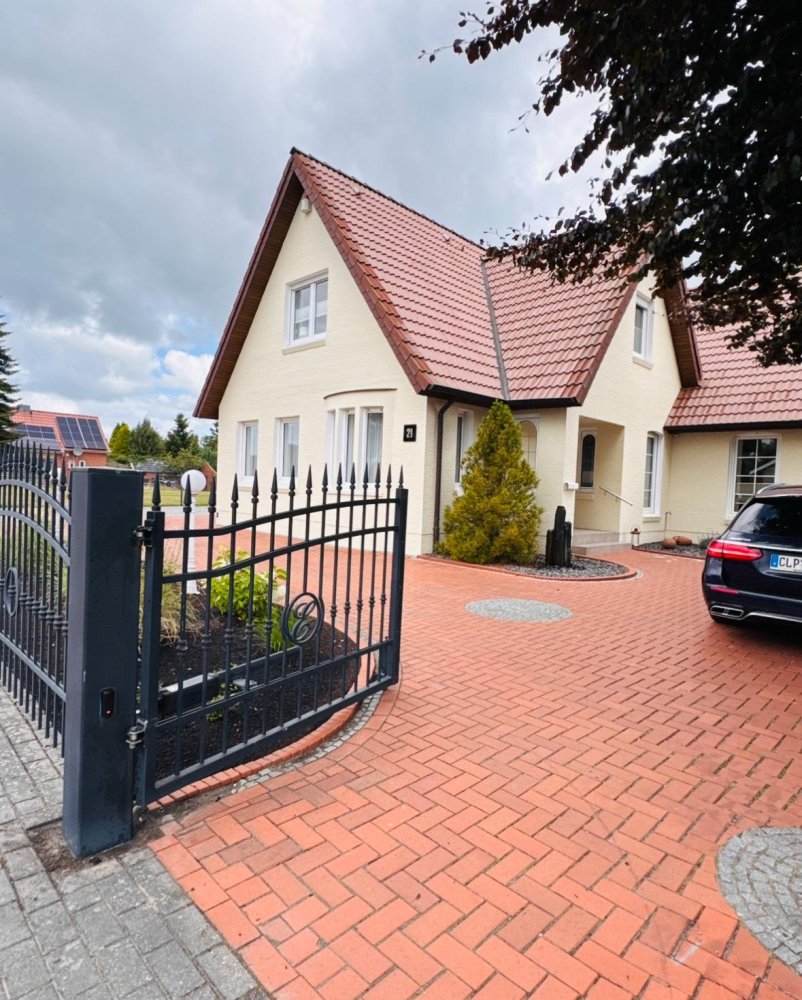 Дом с 4 спальнями в Leer, Германия № 360860