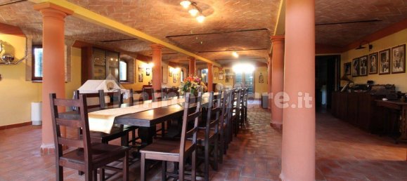 5 bedrooms House in Reggio Emilia, Italy No. 64011 9