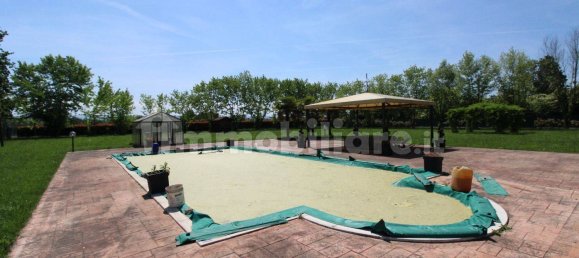 5 bedrooms House in Reggio Emilia, Italy No. 64011 23