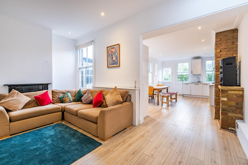 2 bedrooms Maisonette in London, United Kingdom No. 14064