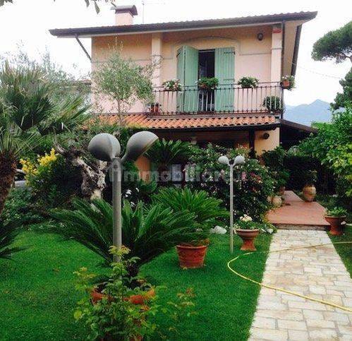 8 bedrooms Villa in Montignoso, Italy No. 49612