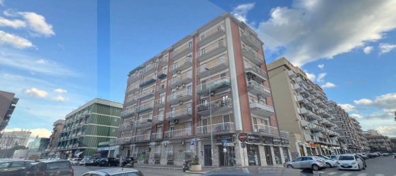 3 rooms Apartment in Bari, Italy No. 25556 4