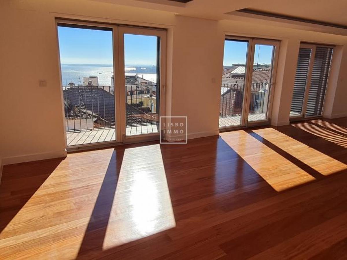4 bedrooms Apartment in Lisbon, Portugal No. 5770