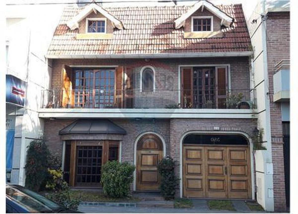 4 bedrooms House in Tres de Febrero, Argentina No. 94198