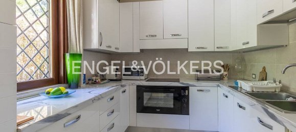 4 bedrooms Villa in Rome, Italy No. 68760 3