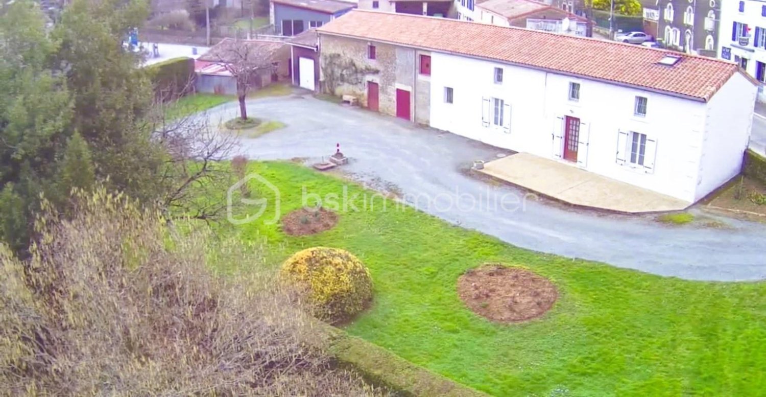 4 bedrooms House in Surin, France No. 113915