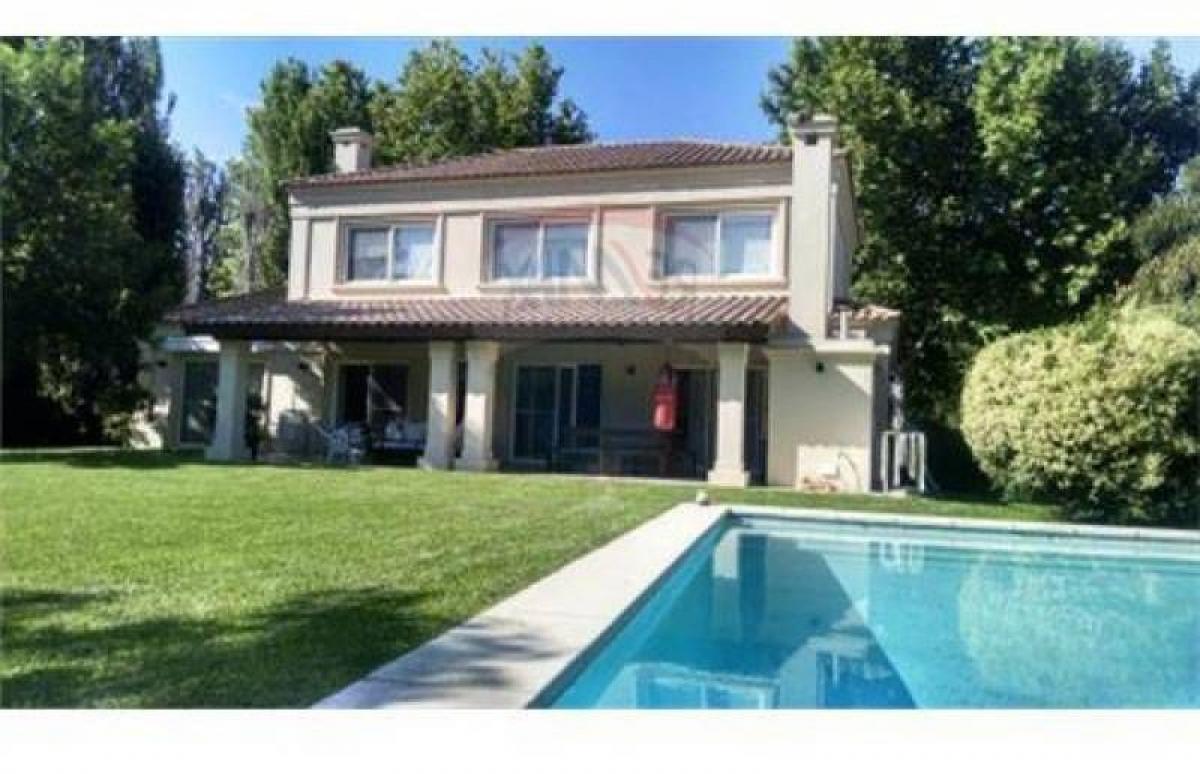 Casa de 3 dormitorios en Pilar, Argentina No. 80542