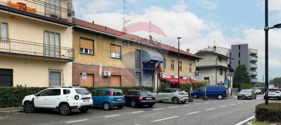 Дом с 3 спальнями в Бовизио Машаго, Италия № 191944 2