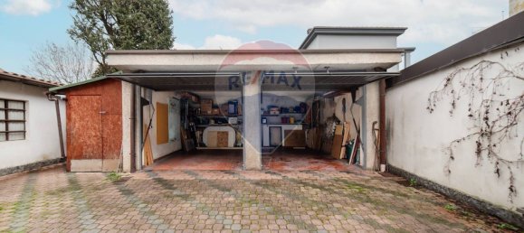 Дом с 3 спальнями в Бовизио Машаго, Италия № 191944 19