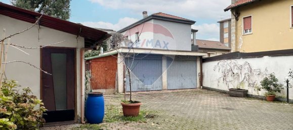 Дом с 3 спальнями в Бовизио Машаго, Италия № 191944 39