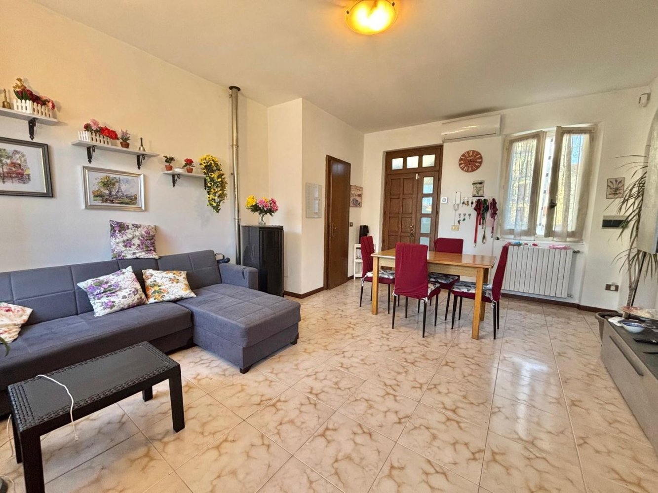 Apartamento de 2 dormitorios en Cassolnovo, Italy No. 389402