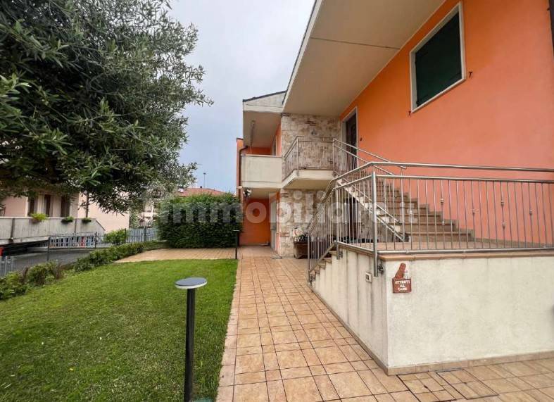 3 bedrooms House in Belfiore, Italy No. 360662