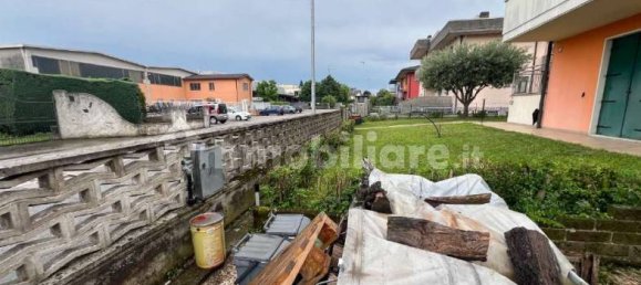 3 bedrooms House in Belfiore, Italy No. 360662 3