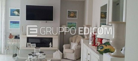 11 rooms Apartment in Frattamaggiore, Italy No. 12694 10