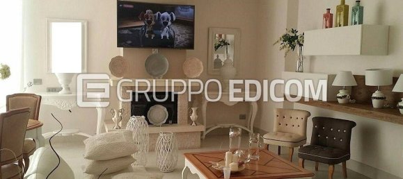 11 rooms Apartment in Frattamaggiore, Italy No. 12694 2