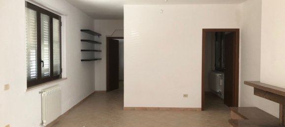 4 rooms House in Moscufo, Italy No. 180645 6