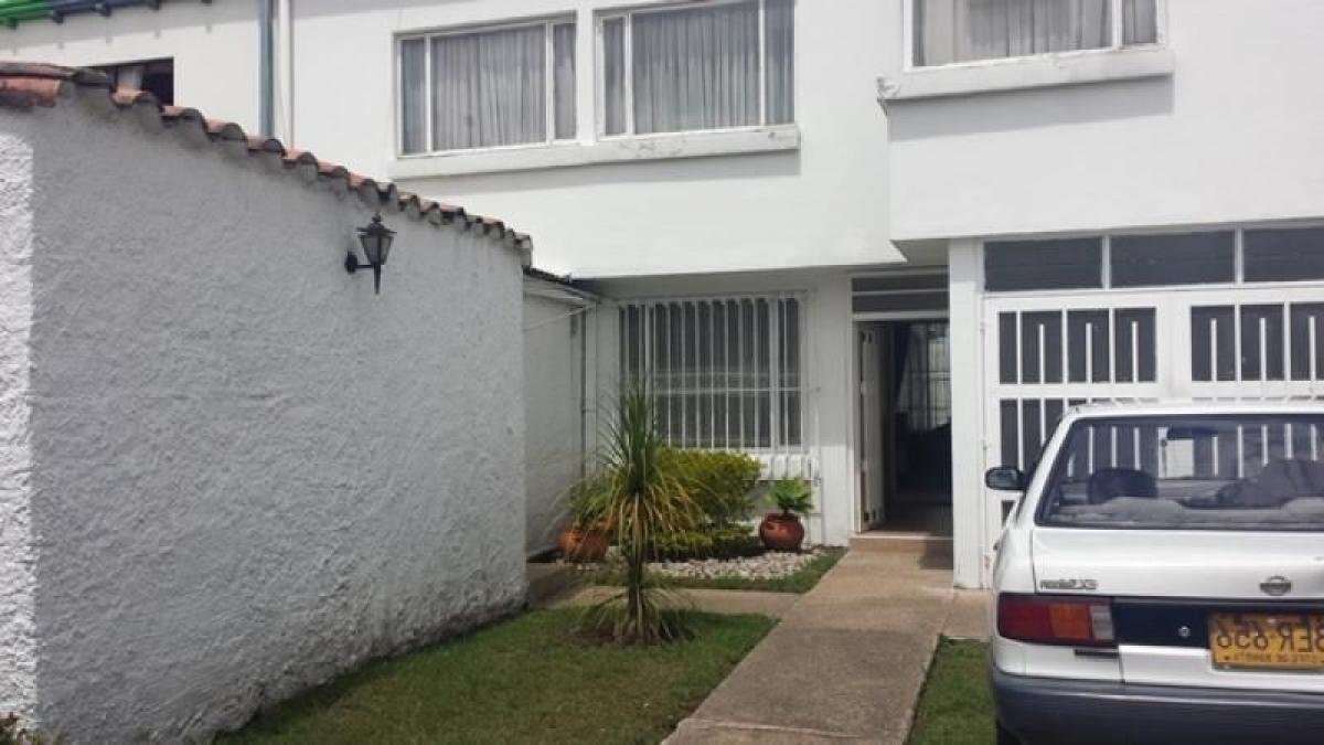 3 bedrooms House in Bogota, Colombia No. 10631