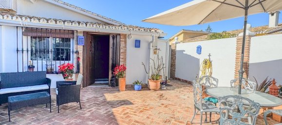 4 bedrooms Villa in Estepona, Spain No. 23634 3