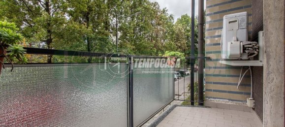 2-salle Appartement à Lainate, Italy No. 34911 12