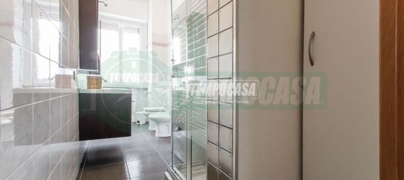 2-salle Appartement à Lainate, Italy No. 34911 4