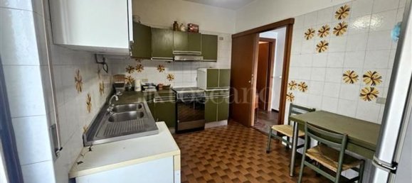 5 rooms Apartment in Como, Italy No. 2336 6