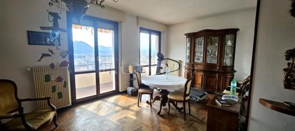 5 rooms Apartment in Como, Italy No. 2336 4