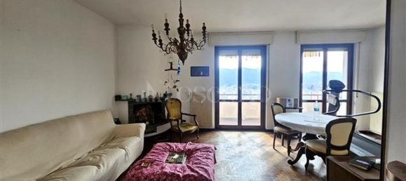 5 rooms Apartment in Como, Italy No. 2336 3