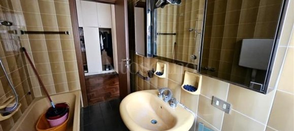 5 rooms Apartment in Como, Italy No. 2336 16