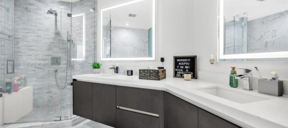 2 chambres propriété commerciale à vendre à Miami, Miami-Dade, Florida, USA № 615908 15