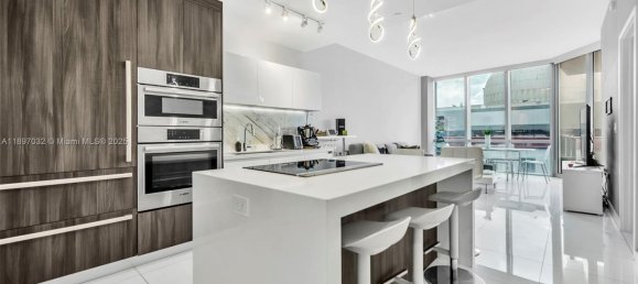 2 chambres propriété commerciale à vendre à Miami, Miami-Dade, Florida, USA № 615908 25