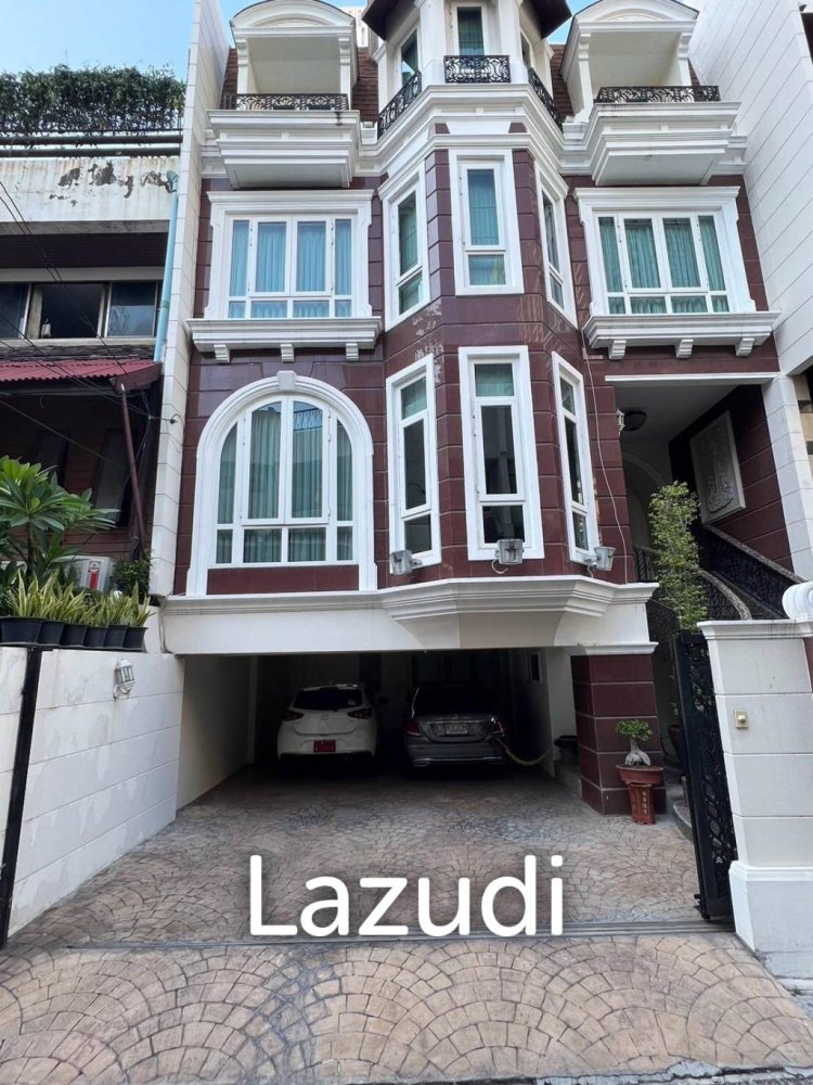 4 bedrooms Cafe / restaurant in Bangkok, Thailand No. 19443