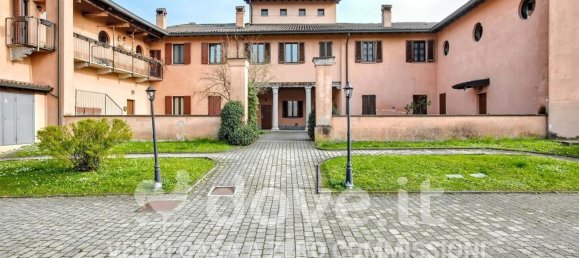 4-salle Maison à Basiglio, Italy No. 10886 2