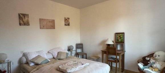 4 bedrooms House in Montgivray, France No. 94509 7