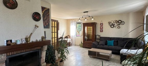 4 bedrooms House in Montgivray, France No. 94509 3