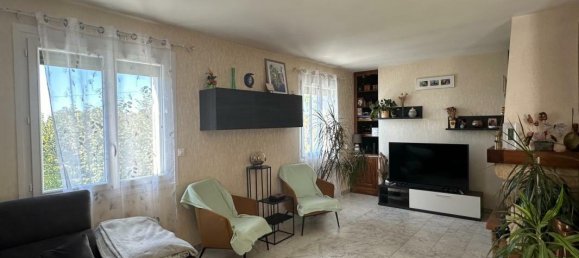 4 bedrooms House in Montgivray, France No. 94509 2