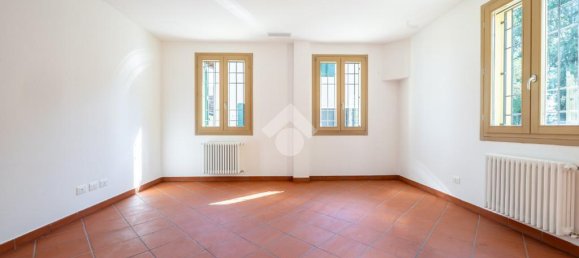 3 bedrooms House in Carpi, Italy No. 291870 4