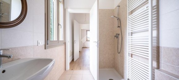 3 bedrooms House in Carpi, Italy No. 291870 10