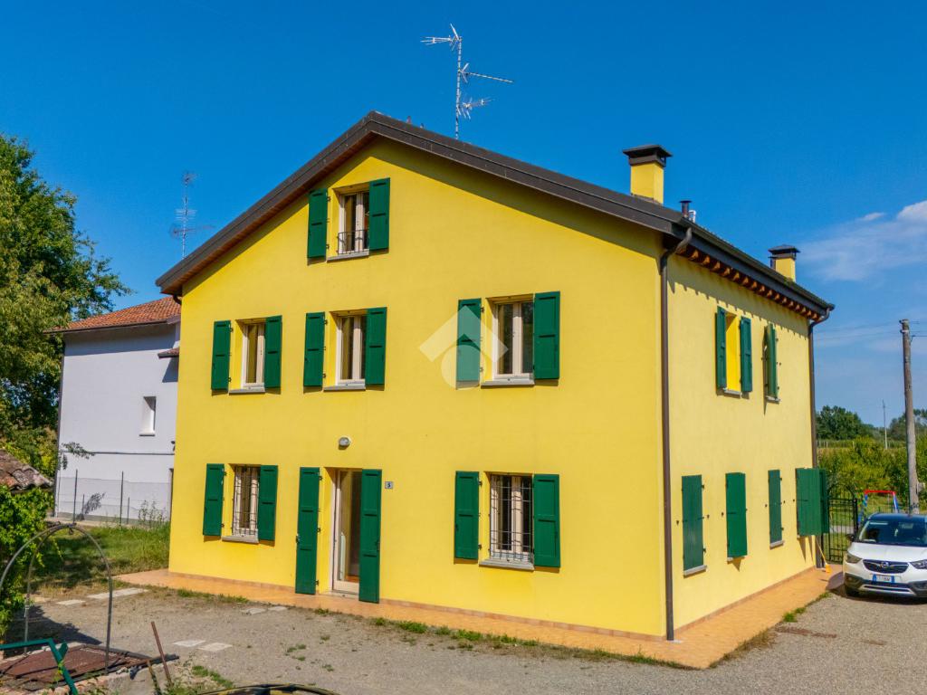 3 bedrooms House in Carpi, Italy No. 291870