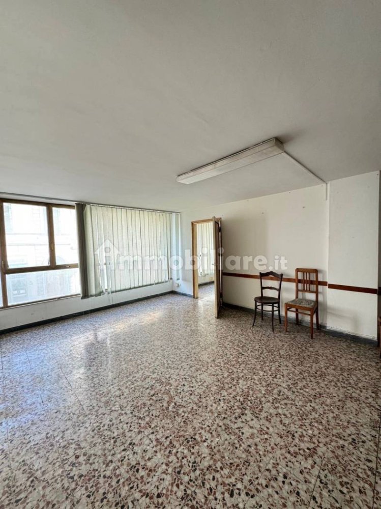 2 rooms Office in Florence, Italy No. 307728