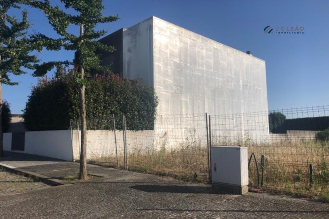 324m² Land in Maia, Portugal No. 203957