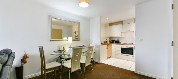 2 bedrooms Apartment in Feltham, United Kingdom No. 9845 2