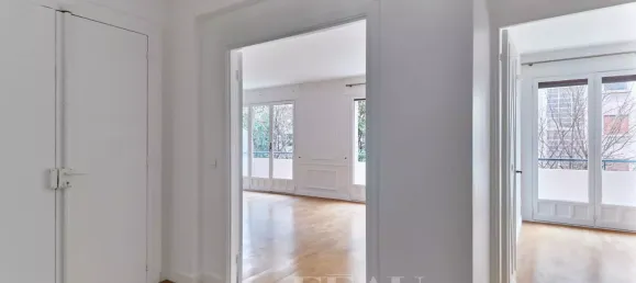 Квартира с 3 спальнями в Нёйи-сюр-Сен, Франция № 137882 5