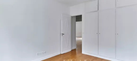 Квартира с 3 спальнями в Нёйи-сюр-Сен, Франция № 137882 13