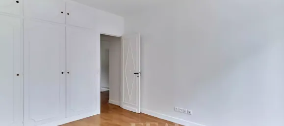 Квартира с 3 спальнями в Нёйи-сюр-Сен, Франция № 137882 14