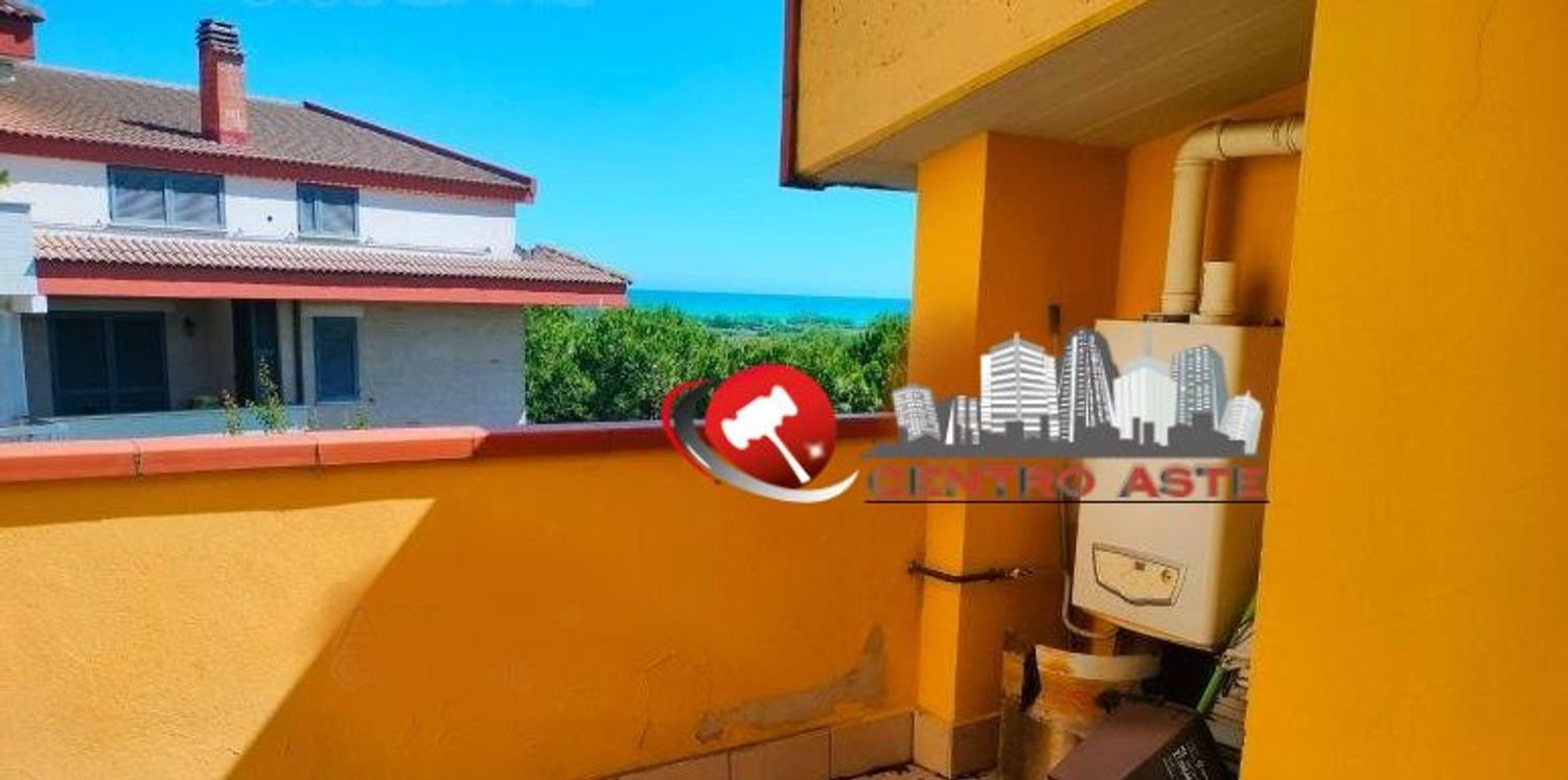 4 rooms Apartment in Città Sant'Angelo, Italy No. 292423