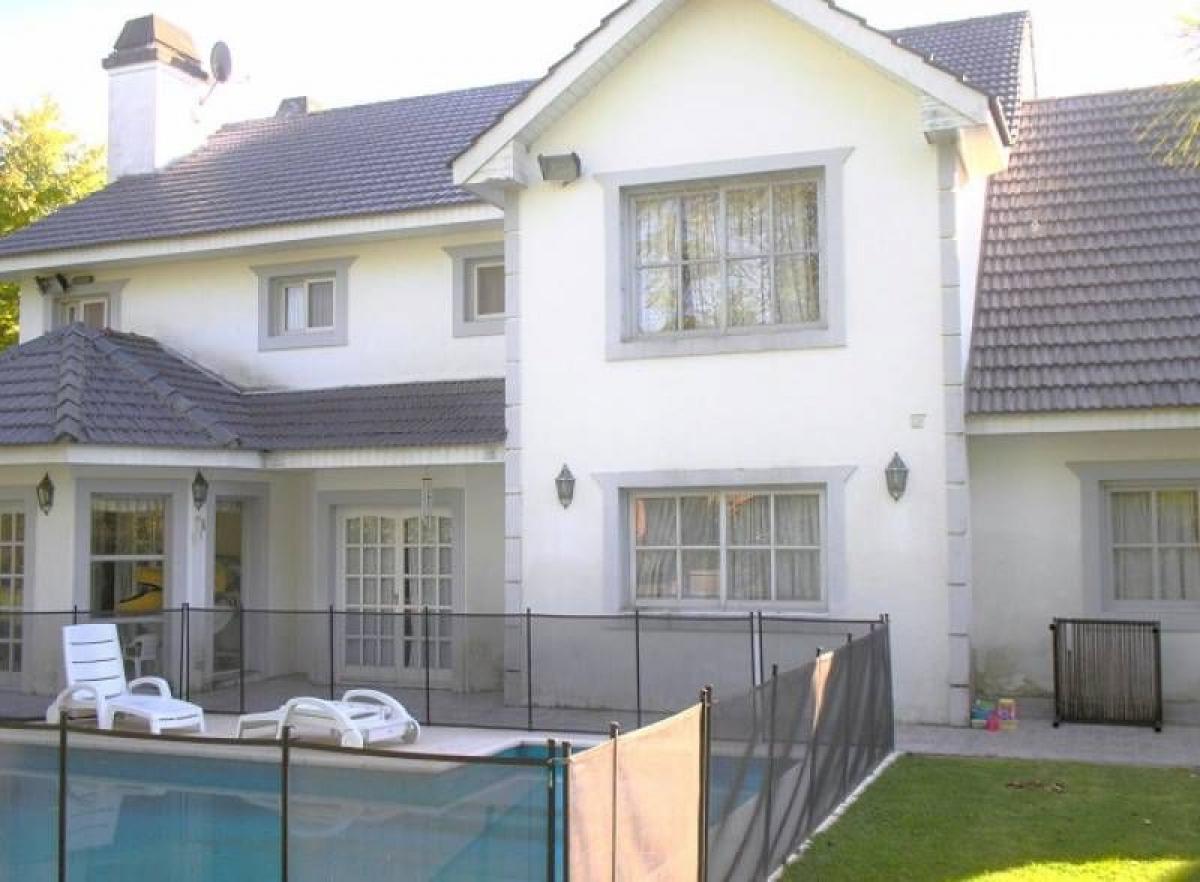 Дом с 3 спальнями в Пилар, Аргентина № 12778