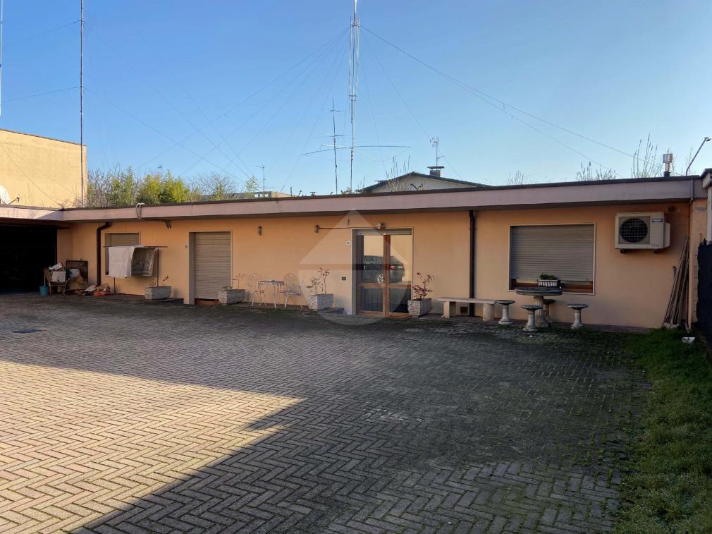 Квартира с 6 комнатами в Кастель Гоффредо, Италия № 65357